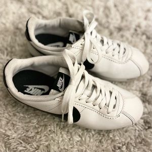 • SOLD • Nike Cortez Basic Women Size 8.5